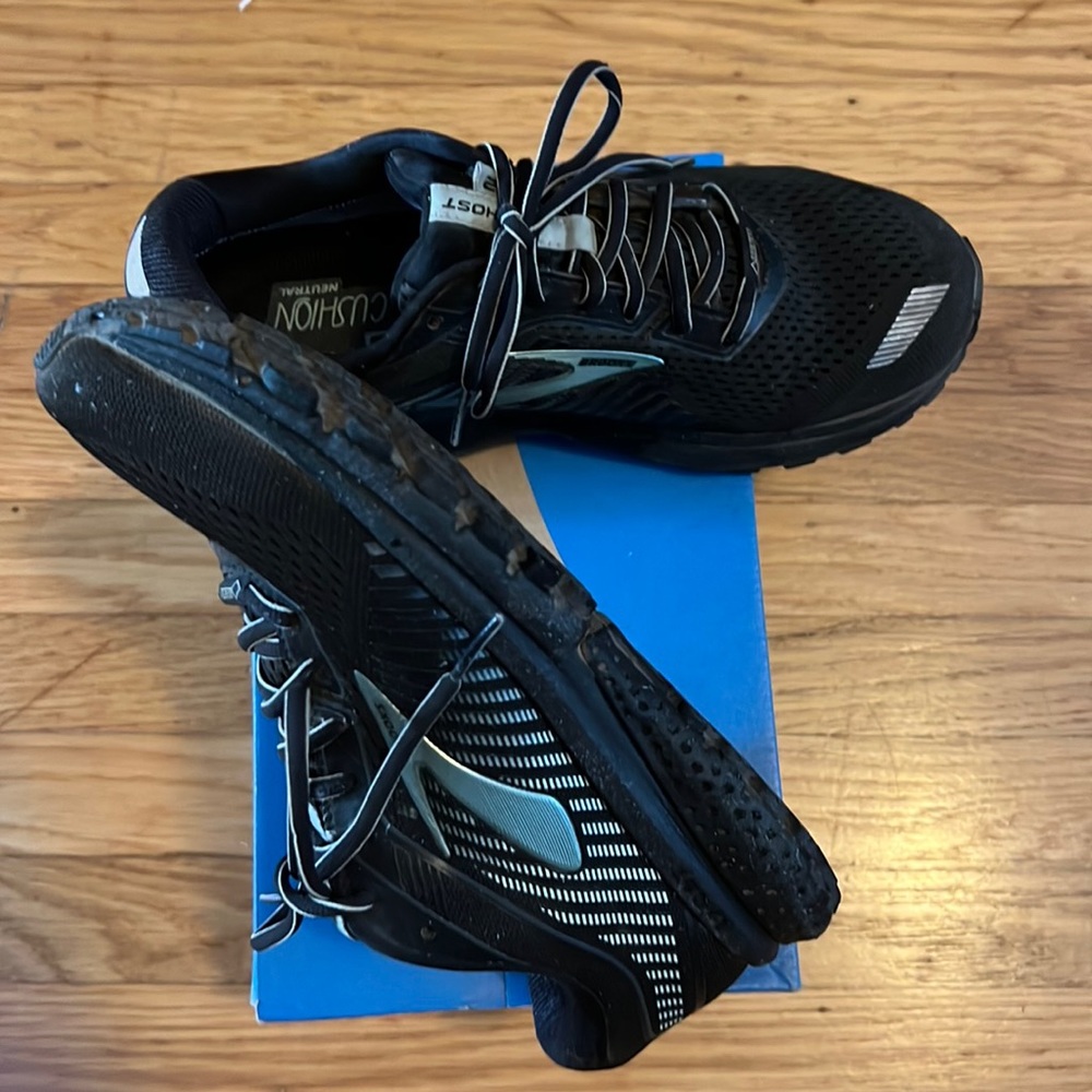 Brooks trail runners - good as new!!